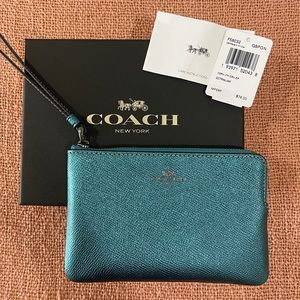 🚨NWT Coach Leather Wristlet - Teal 🚨